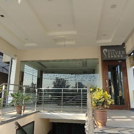 Hotel Silver Sands Chandīgarh Exteriér fotografie
