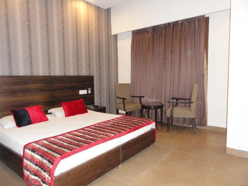 Hotel Silver Sands Chandīgarh Exteriér fotografie
